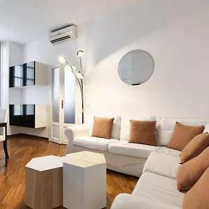 Charming San Babila Apt. , Milano Italia